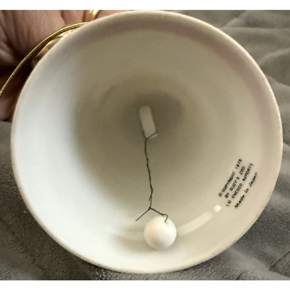 Vintage 1976 Enesco Bell Frog Sledding Suzy’s Zoo Winter Holiday Christmas Ornam - Picture 5 of 7